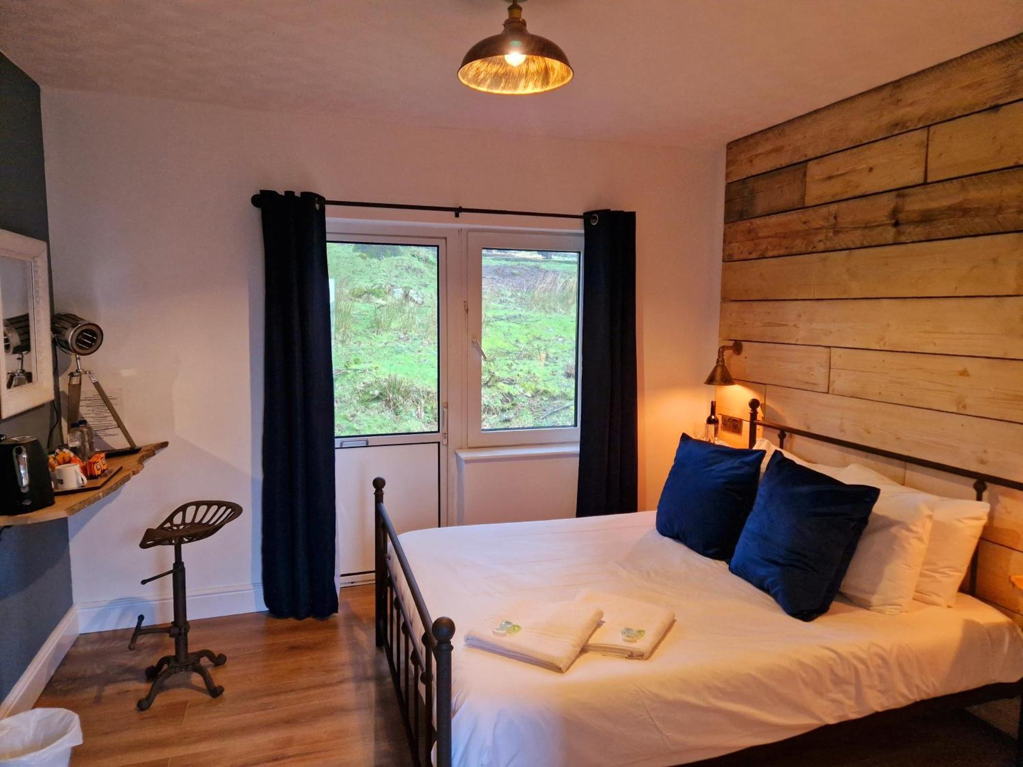 Wheal Tor Hotel & Glamping Лискард Екстериор снимка