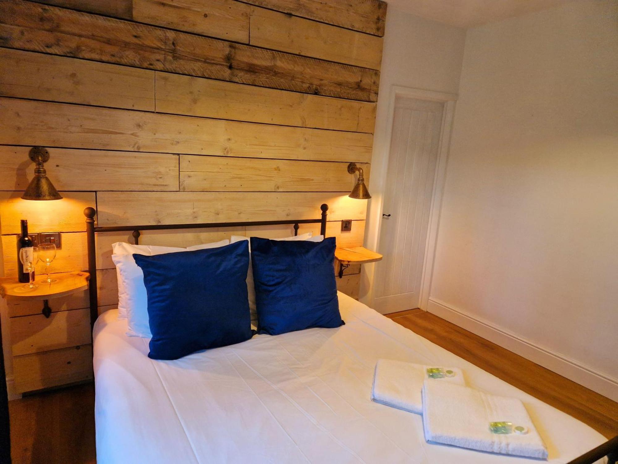 Wheal Tor Hotel & Glamping Лискард Екстериор снимка