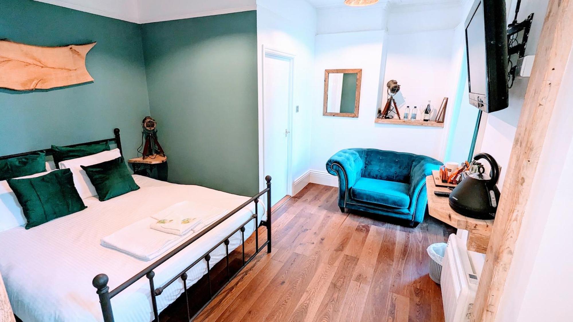 Wheal Tor Hotel & Glamping Лискард Екстериор снимка