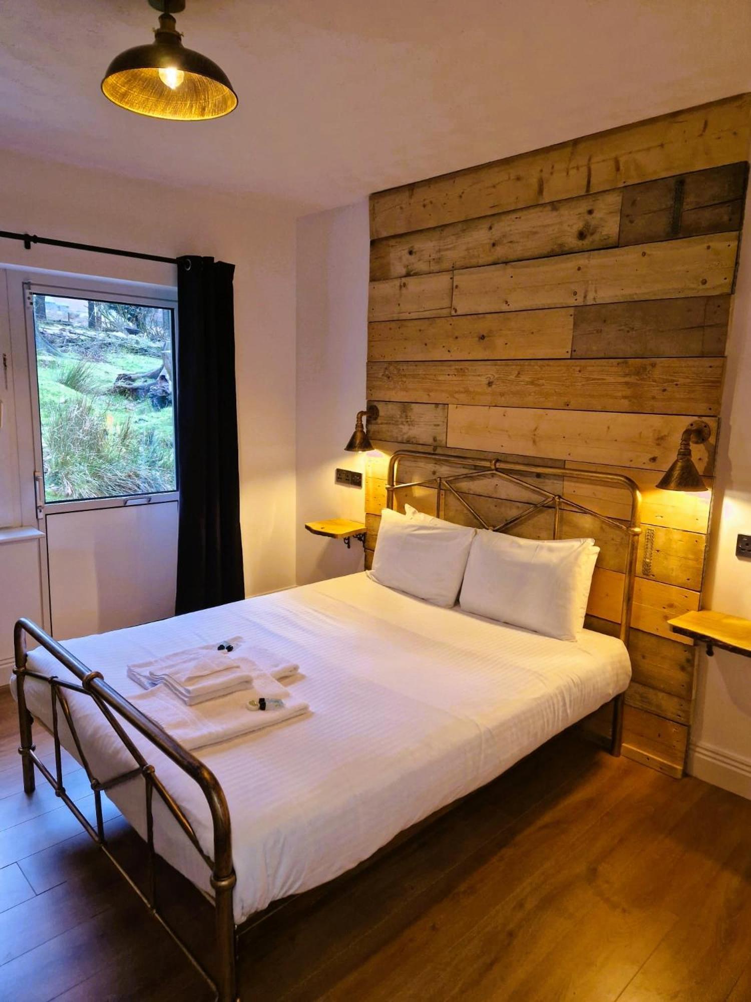 Wheal Tor Hotel & Glamping Лискард Екстериор снимка