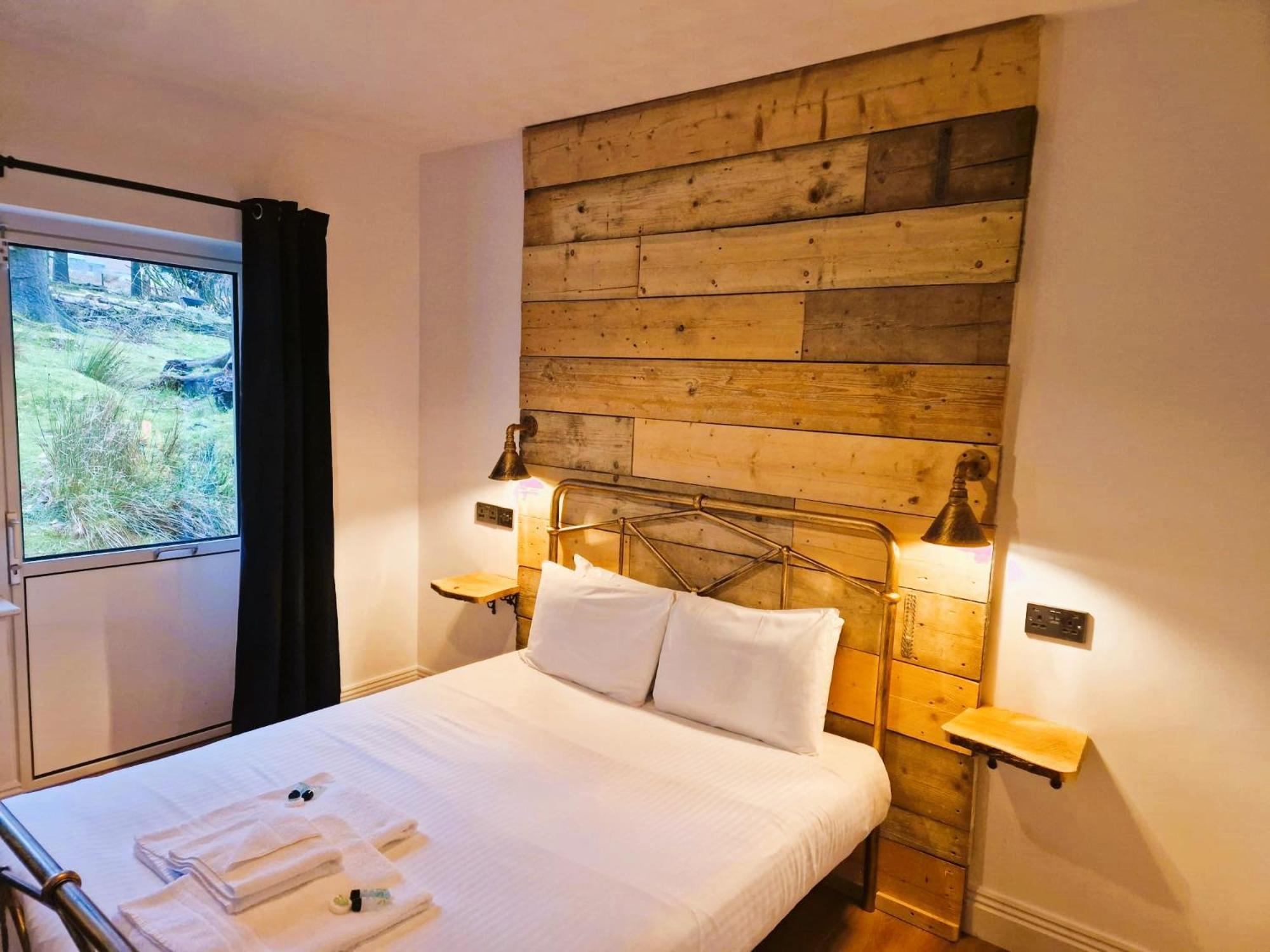 Wheal Tor Hotel & Glamping Лискард Екстериор снимка