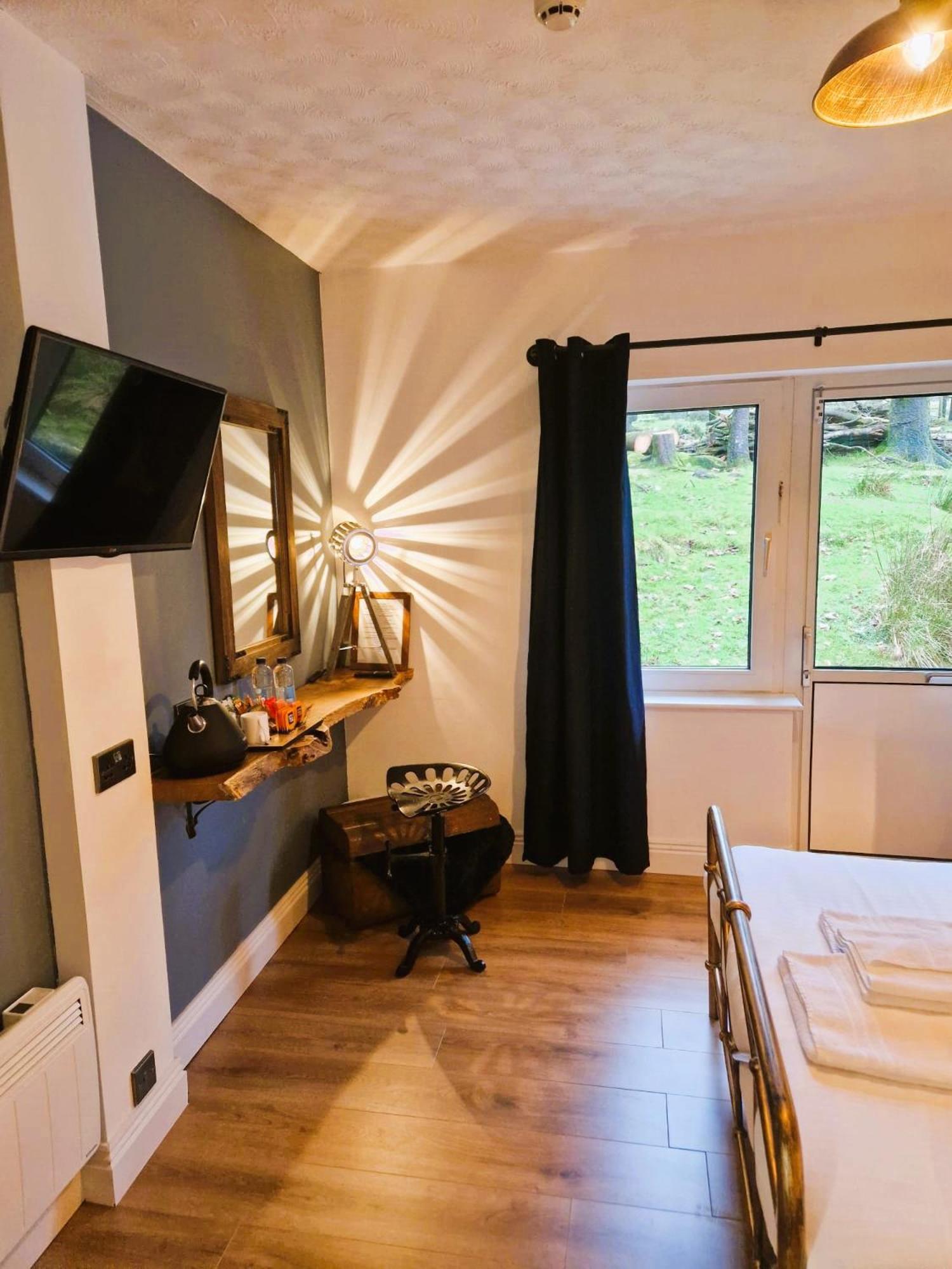 Wheal Tor Hotel & Glamping Лискард Екстериор снимка