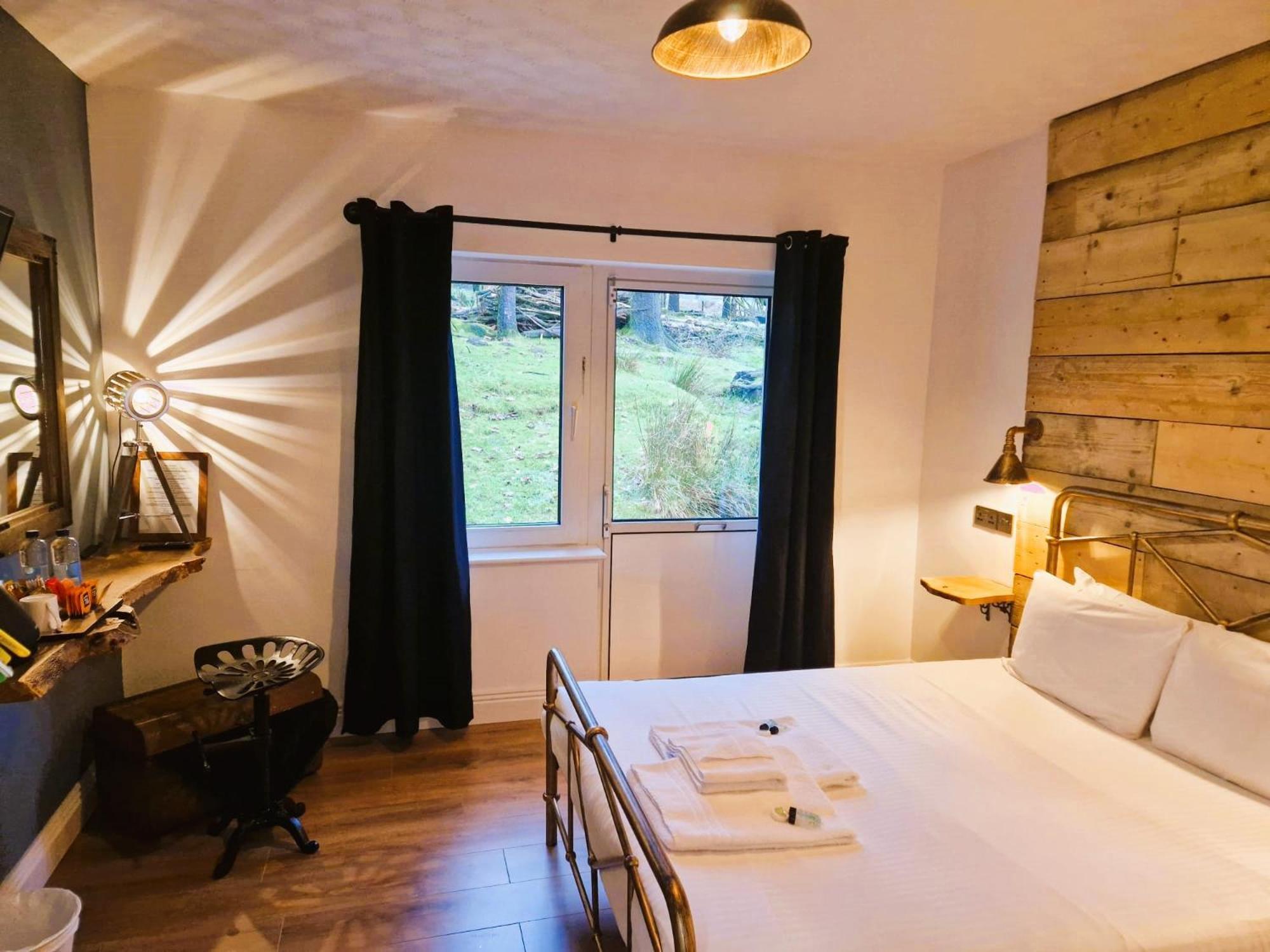 Wheal Tor Hotel & Glamping Лискард Екстериор снимка