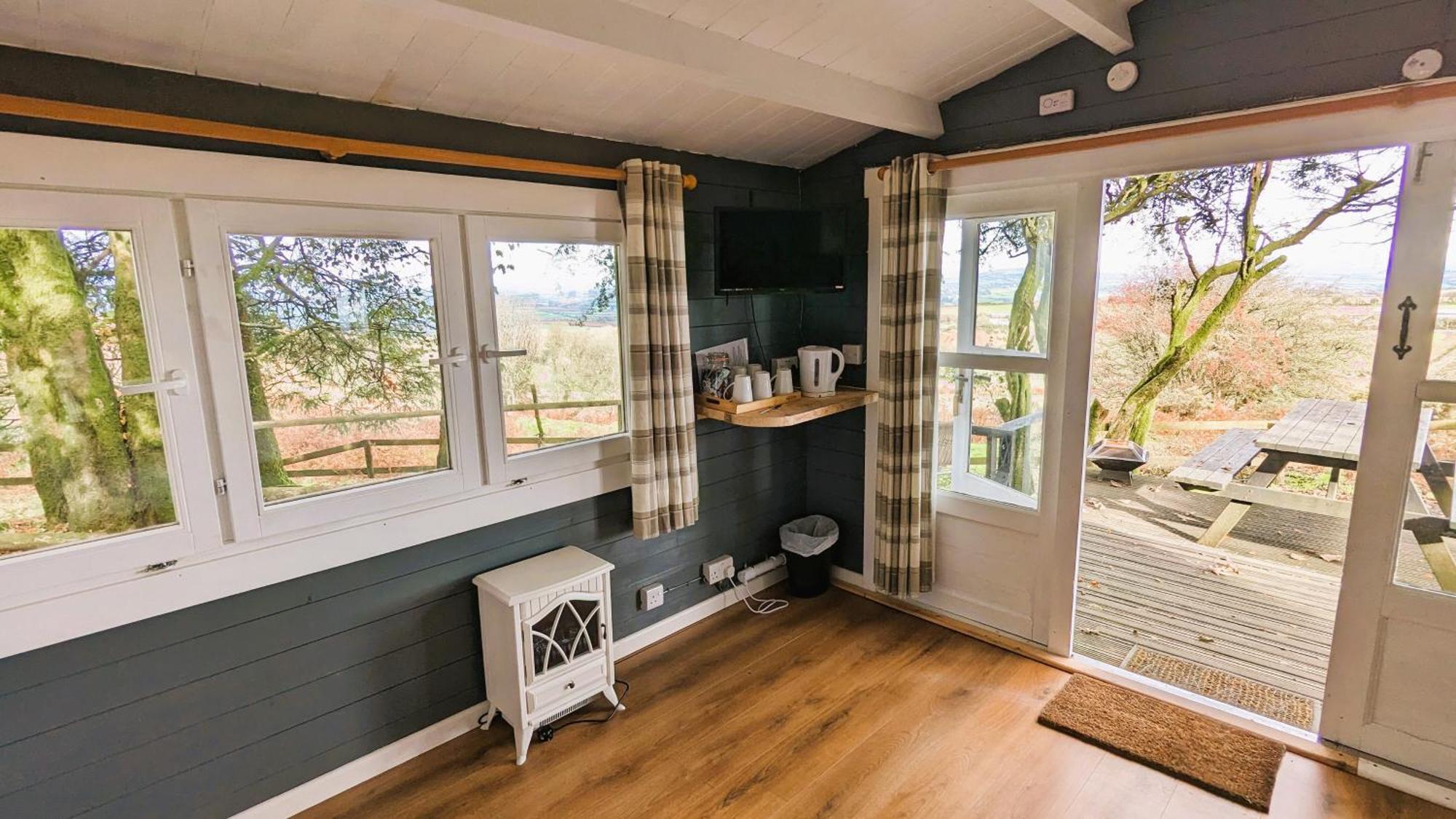 Wheal Tor Hotel & Glamping Лискард Екстериор снимка