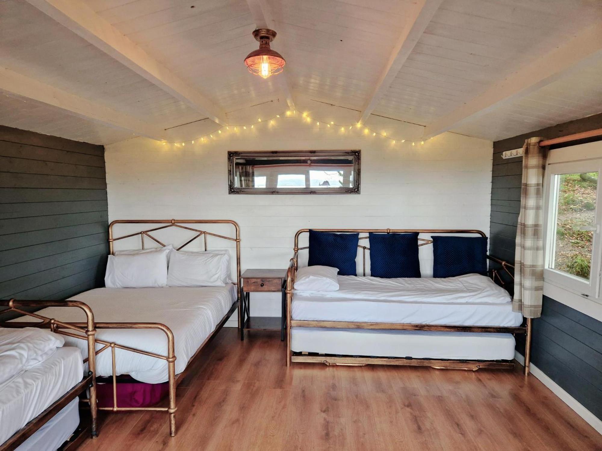 Wheal Tor Hotel & Glamping Лискард Екстериор снимка