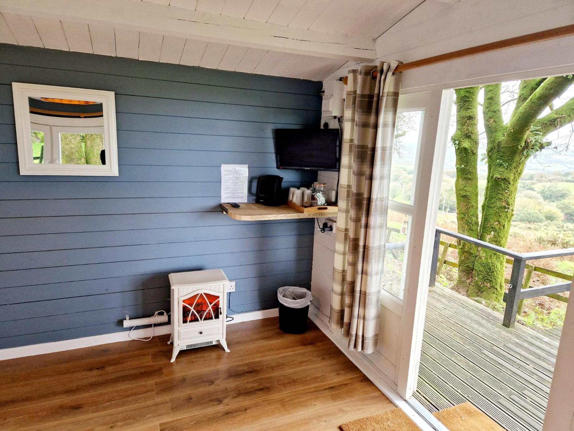 Wheal Tor Hotel & Glamping Лискард Екстериор снимка
